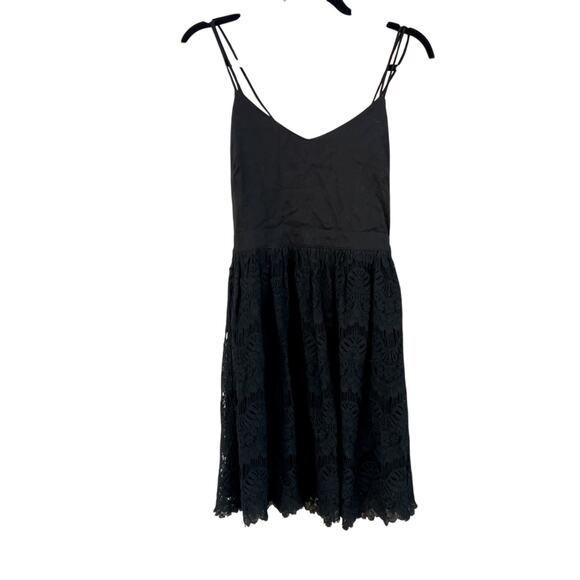 NWT Kimchi Blue black mini dress, women’s size 6 - Picture 1 of 6